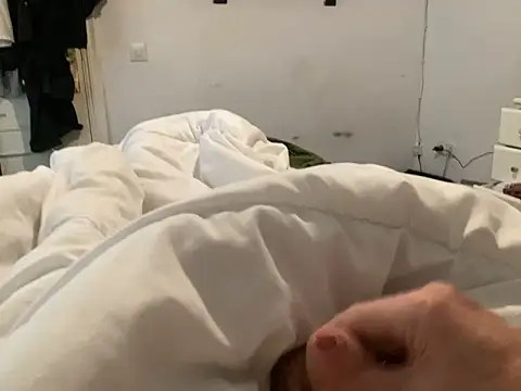 Snapshot of Bossinmidd12 chatting on 02-05-25, 08:11 Bossinmidd12 online show from 02-05-25, 08:11