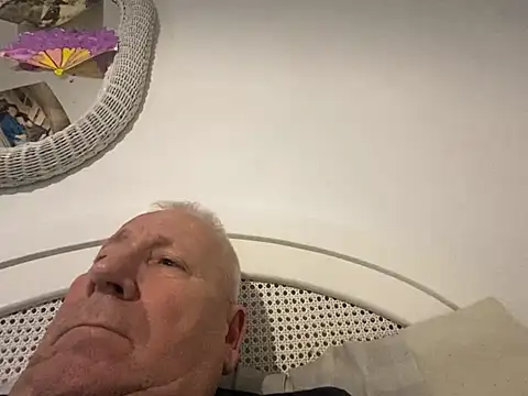 Snapshot of Bossinmidd12 chatting on 02-09-25, 09:28 Bossinmidd12 online show from 02-09-25, 09:28