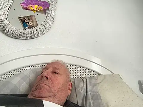 Snapshot of Bossinmidd12 chatting on 02-11-25, 12:37 Bossinmidd12 online show from 02-11-25, 12:37