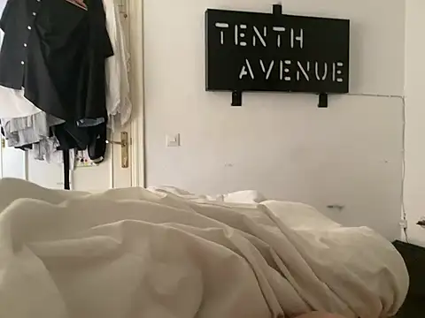 Snapshot of Bossinmidd12 chatting on 02-19-25, 08:44 Bossinmidd12 online show from 02-19-25, 08:44