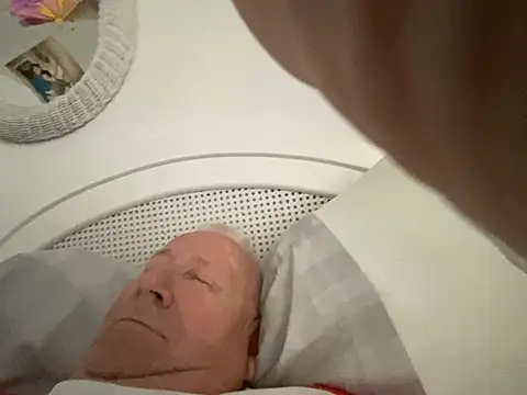 Snapshot of Bossinmidd12 chatting on 02-21-25, 10:17 Bossinmidd12 online show from 02-21-25, 10:17