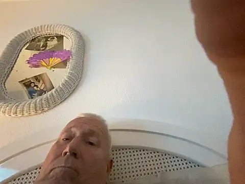 Snapshot of Bossinmidd12 chatting on 02-23-25, 10:42 Bossinmidd12 online show from 02-23-25, 10:42