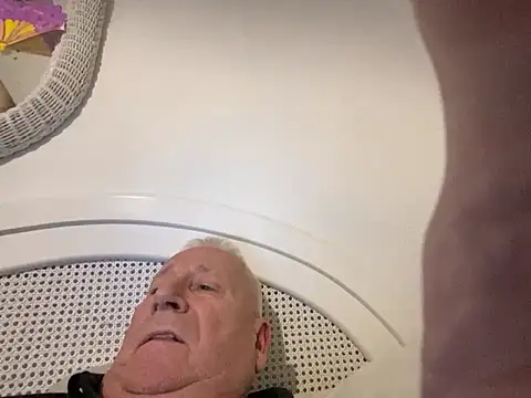 Snapshot of Bossinmidd12 chatting on 03-14-25, 08:28 Bossinmidd12 online show from 03-14-25, 08:28