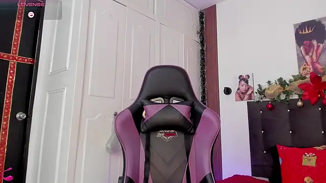 Reina Love2 online show from 11-26-25, 01:45