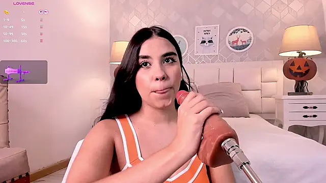 Mara Betancurt online show from 10-29-25, 11:06