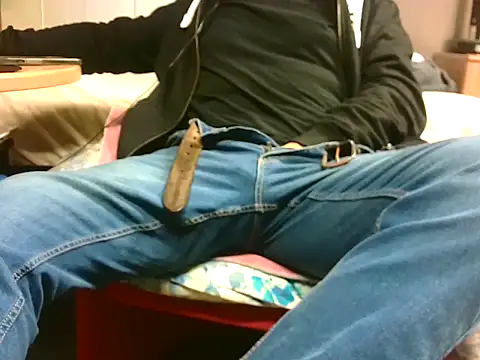 Snapshot of Giulio35_Pika chatting on 02-15-26, 04:36 Giulio35 Pika online show from 02-15-26, 04:36