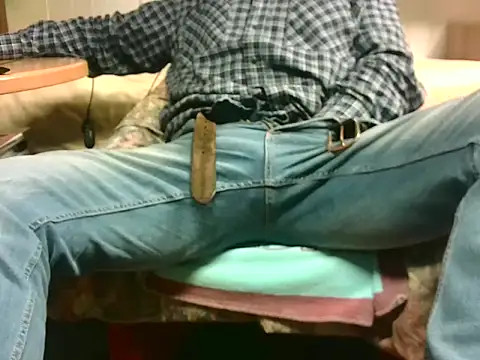 Snapshot of Giulio35_Pika chatting on 03-09-26, 04:11 Giulio35 Pika online show from 03-09-26, 04:11