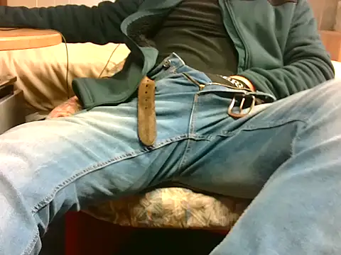 Snapshot of Giulio35_Pika chatting on 03-23-26, 01:26 Giulio35 Pika online show from 03-23-26, 01:26