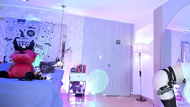 zephirahabney online show from 10-24-25, 02:35