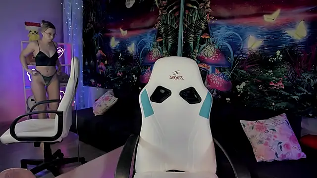 TiffanyBatson online show from 02-08-25, 09:24