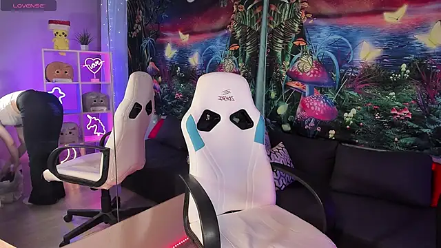 TiffanyBatson online show from 02-23-25, 03:13