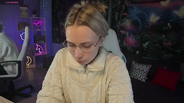 TiffanyBatson online show from 03-12-25, 04:19