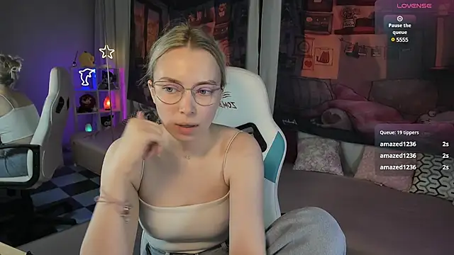 TiffanyBatson online show from 03-13-25, 07:31