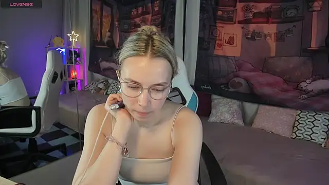 TiffanyBatson online show from 03-14-25, 08:21