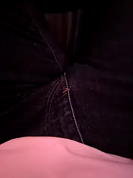 Snapshot of RIP_Curl chatting on 10-20-25, 12:27 RIP Curl online show from 10-20-25, 12:27