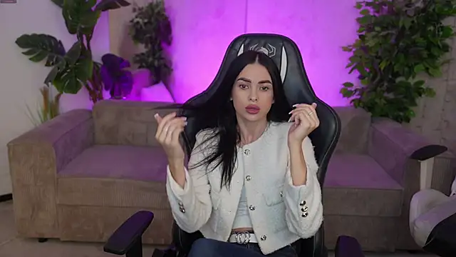 Snapshot of Tina_Breeze chatting on 09-25-25, 07:01 Tina Breeze online show from 09-25-25, 07:01