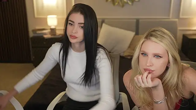 Snapshot of Tina_Breeze chatting on 10-22-25, 10:37 Tina Breeze online show from 10-22-25, 10:37