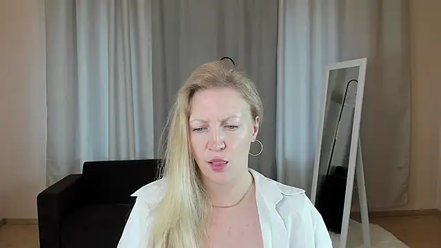 Snapshot of sugamomy chatting on 09-25-25, 02:04 sugamomy online show from 09-25-25, 02:04