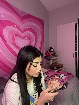 Snapshot of ThickerThanYoBitch chatting on 01-26-25, 12:11 ThickerThanYoBitch online show from 01-26-25, 12:11