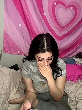 Snapshot of ThickerThanYoBitch chatting on 09-27-25, 02:44 ThickerThanYoBitch online show from 09-27-25, 02:44