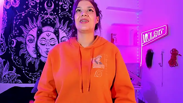 Snapshot of Violet-Queen chatting on 02-26-26, 04:33 Violet-Queen online show from 02-26-26, 04:33