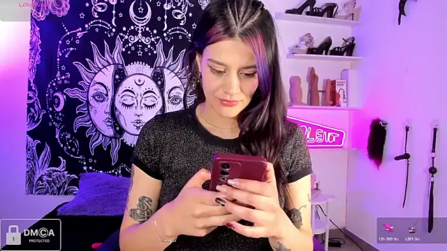 Snapshot of Violet-Queen chatting on 03-21-26, 04:50 Violet-Queen online show from 03-21-26, 04:50