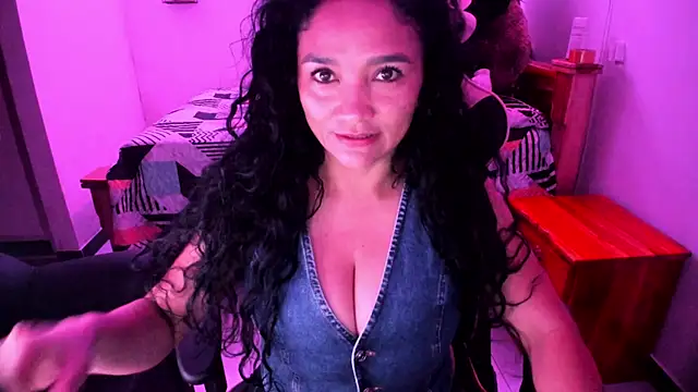 Snapshot of rayza_mature_154 chatting on 04-28-26, 04:12 rayza mature 154 online show from 04-28-26, 04:12