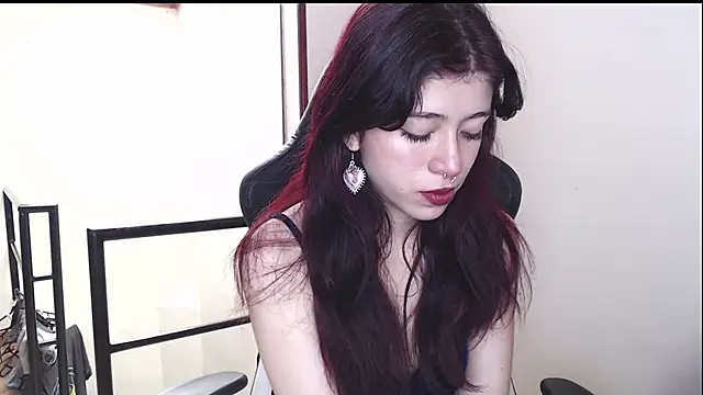 SuzzyyM online show from 01-07-25, 03:33