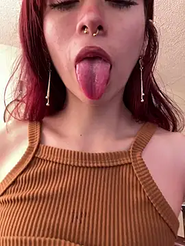 Snapshot of SuzzyyM chatting on 03-27-26, 06:40 SuzzyyM online show from 03-27-26, 06:40