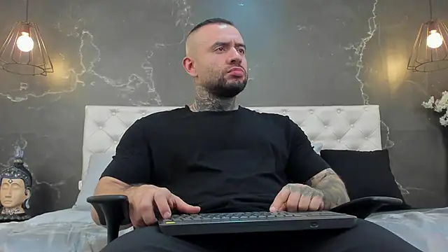 Snapshot of BruceDallas chatting on 02-23-25, 05:01 BruceDallas online show from 02-23-25, 05:01