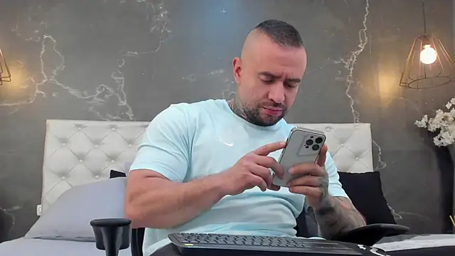 Snapshot of BruceDallas chatting on 02-25-25, 01:20 BruceDallas online show from 02-25-25, 01:20