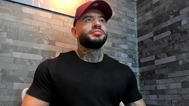 Snapshot of BruceDallas chatting on 01-08-26, 03:53 BruceDallas online show from 01-08-26, 03:53