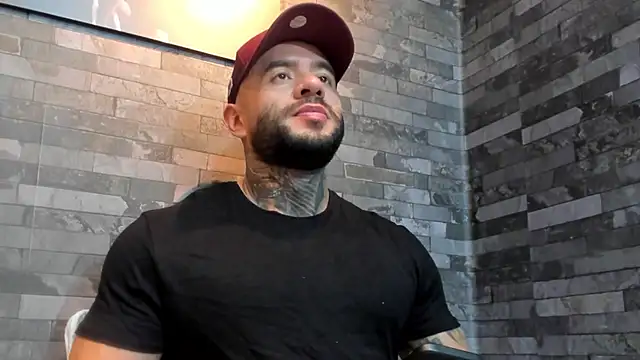 Snapshot of BruceDallas chatting on 01-11-26, 02:05 BruceDallas online show from 01-11-26, 02:05