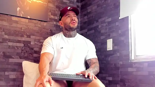 Snapshot of BruceDallas chatting on 02-02-26, 09:13 BruceDallas online show from 02-02-26, 09:13