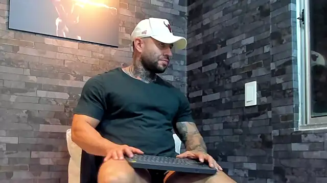 Snapshot of BruceDallas chatting on 02-03-26, 02:53 BruceDallas online show from 02-03-26, 02:53