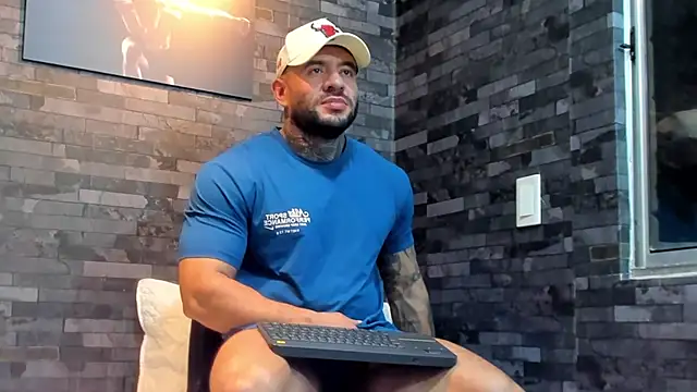 Snapshot of BruceDallas chatting on 02-06-26, 04:06 BruceDallas online show from 02-06-26, 04:06