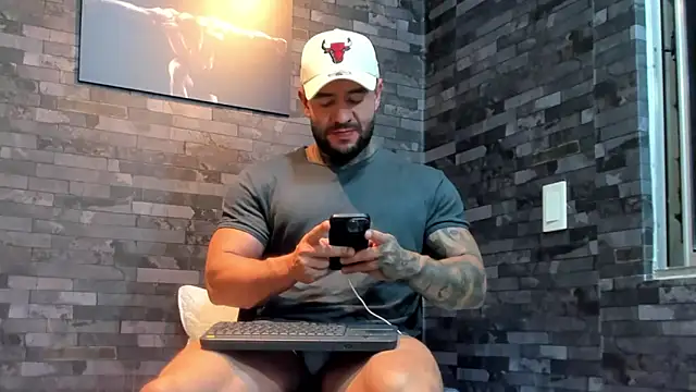 Snapshot of BruceDallas chatting on 02-06-26, 11:52 BruceDallas online show from 02-06-26, 11:52