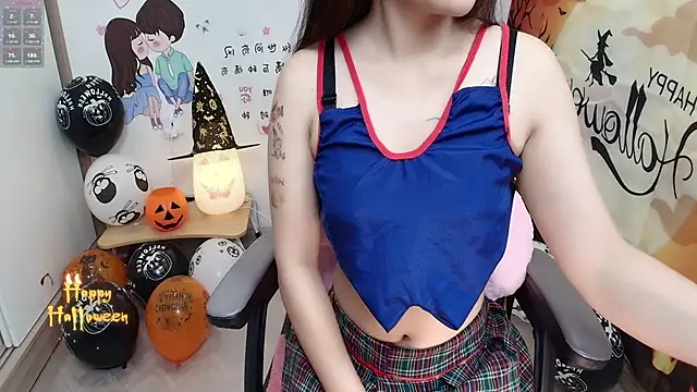 Snapshot of _Mizuki_ chatting on 10-30-25, 10:38 Mizuki online show from 10-30-25, 10:38