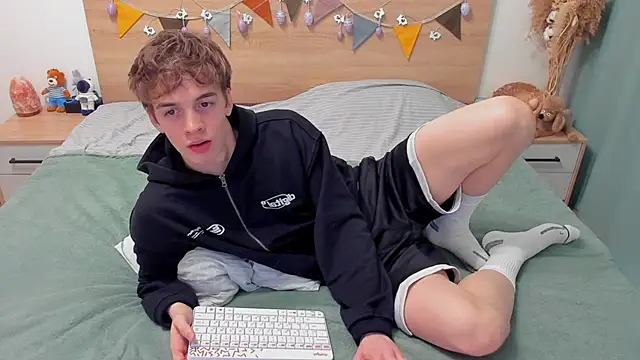 Snapshot of Fandi_777 chatting on 03-11-26, 03:18 Fandi 777 online show from 03-11-26, 03:18