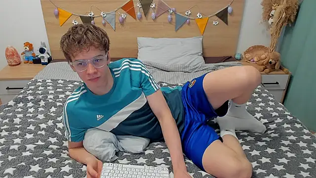 Snapshot of Fandi_777 chatting on 03-12-26, 11:49 Fandi 777 online show from 03-12-26, 11:49