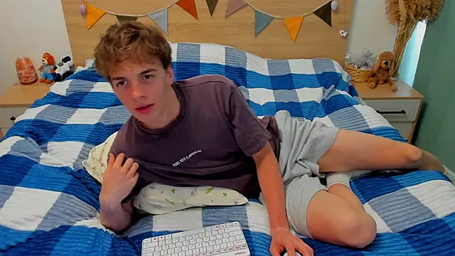 Snapshot of Fandi_777 chatting on 04-02-26, 06:55 Fandi 777 online show from 04-02-26, 06:55