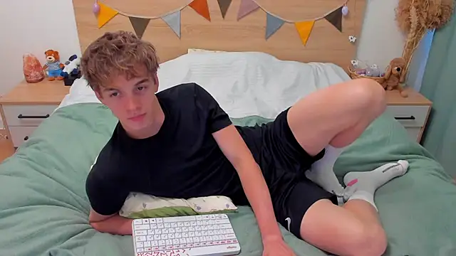 Snapshot of Fandi_777 chatting on 04-03-26, 02:04 Fandi 777 online show from 04-03-26, 02:04