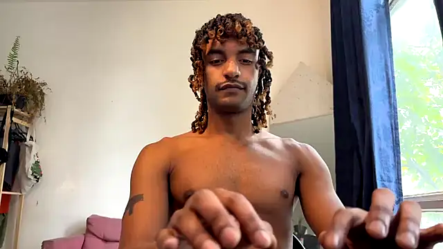 Snapshot of gerson173Hugo chatting on 10-08-25, 01:31 gerson173Hugo online show from 10-08-25, 01:31