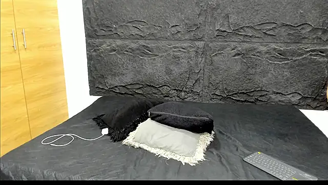 Snapshot of emakross chatting on 06-11-26, 10:30 emakross online show from 06-11-26, 10:30