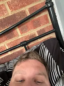 Snapshot of Lukeyboy027 chatting on 04-10-26, 11:37 Lukeyboy027 online show from 04-10-26, 11:37