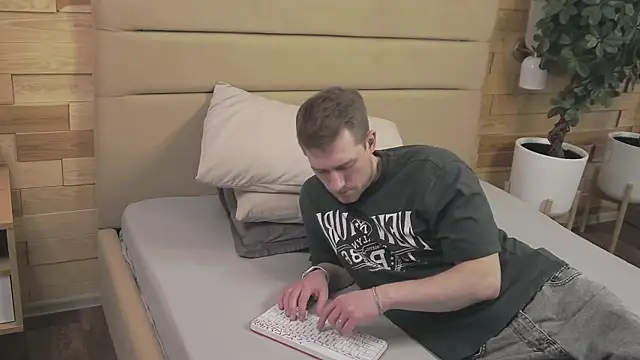 EthanPinkman online show from 11-21-25, 04:22