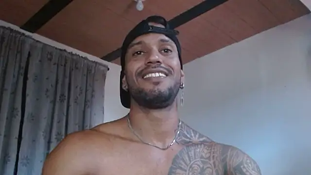 Snapshot of manolofitt chatting on 11-17-25, 05:41 manolofitt online show from 11-17-25, 05:41