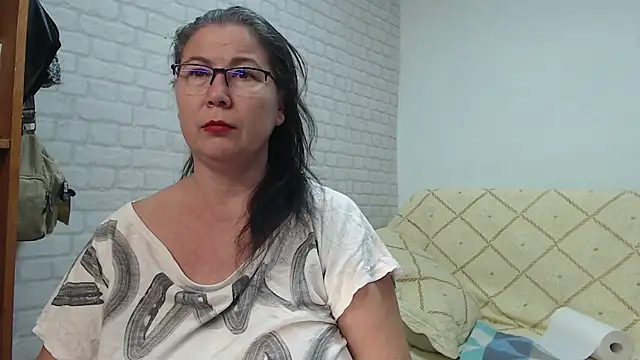 Snapshot of EmmaSquirt chatting on 12-11-24, 06:14 EmmaSquirt online show from 12-11-24, 06:14