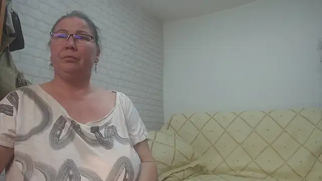Snapshot of EmmaSquirt chatting on 02-13-25, 09:27 EmmaSquirt online show from 02-13-25, 09:27