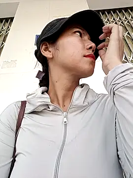 Snapshot of 2HotAsain4u chatting on 04-15-26, 02:07 2HotAsain4u online show from 04-15-26, 02:07